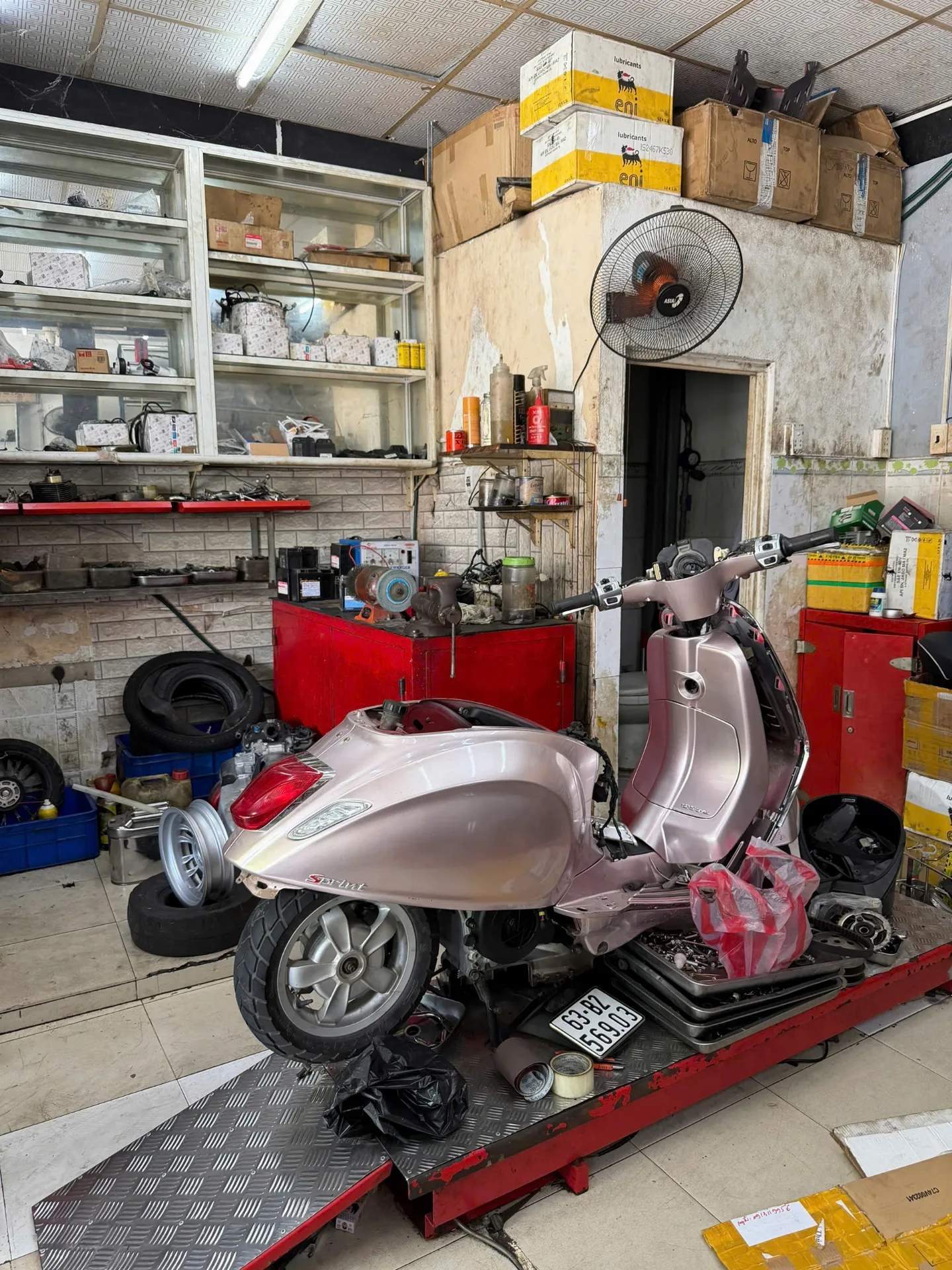 Sơn xe và phục hồi dàn áo Vespa